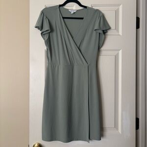 Women’s Nine West Green Knee Length Faux Wrap Dress Flutter Sleeves Size M
